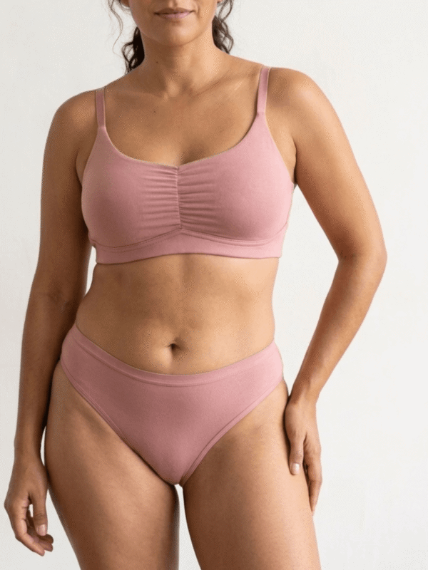 Conjunto Ultra Suave Monocopa en Piel de Durazno con Copas Removibles y Panty Tiro Alto