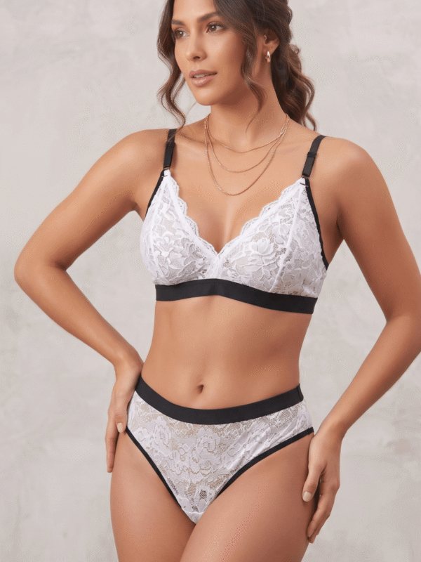 Conjunto Bralette Triangular en Encaje y Tul Mayatex con Pretina Ancha