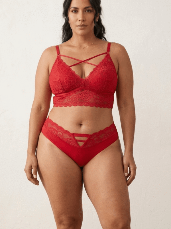 Conjunto Plus Size Bralette Strappy con Copas Removibles y Panty Bloomer