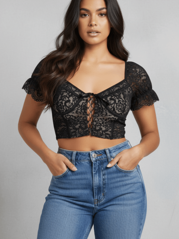 Conjunto Crop Top en Encaje con Forro Nude y Lazos Frontales